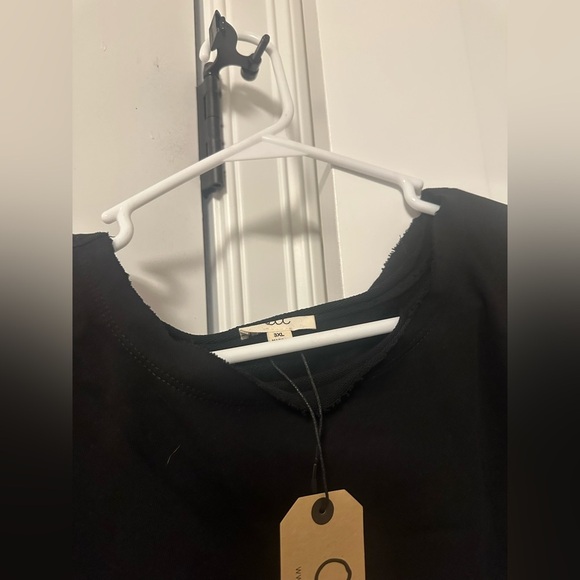 NWT Bubble Long Sleeve Round Neck Raw Hemmed Top - Picture 10 of 10